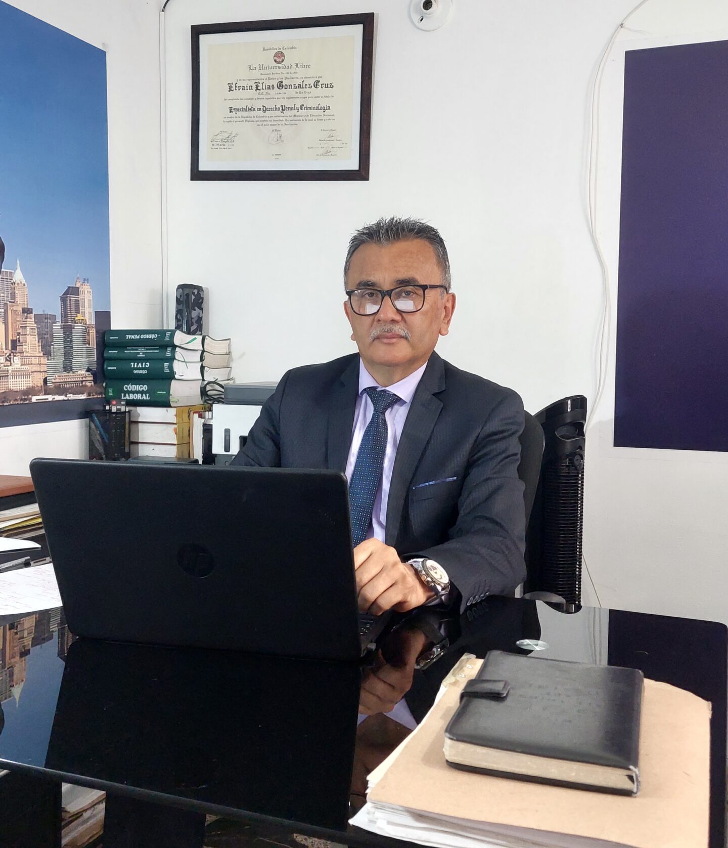 Contcatanos, abaogado efrain Gonzales